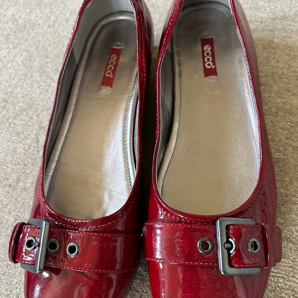 ECCO Women's Red Patent Leather Flats